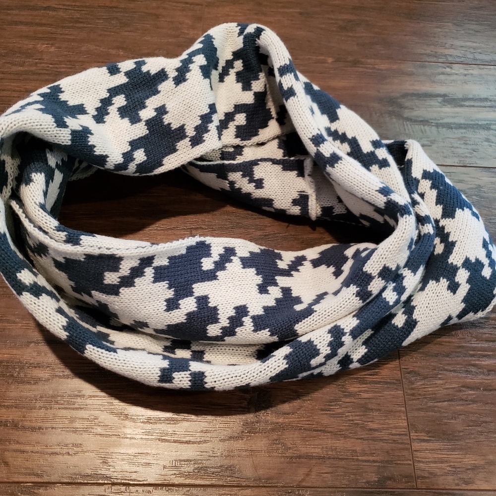 Boutique brand Geometric Pattern Infinity Scarf
